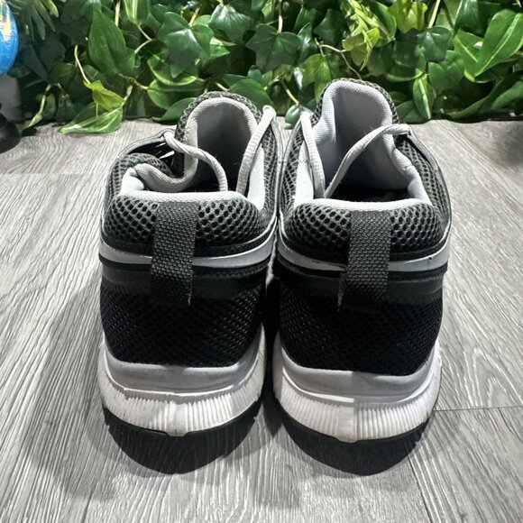 Athletic_Shoes